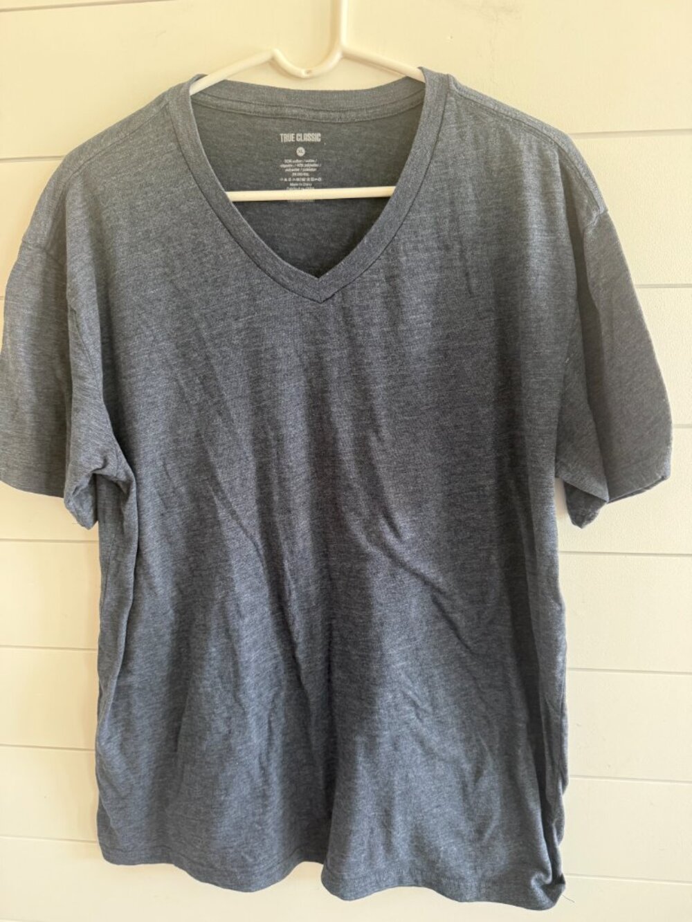 Mens-(4) TRUE CLASSIC V-neck tshirts - Picture 2 of 3